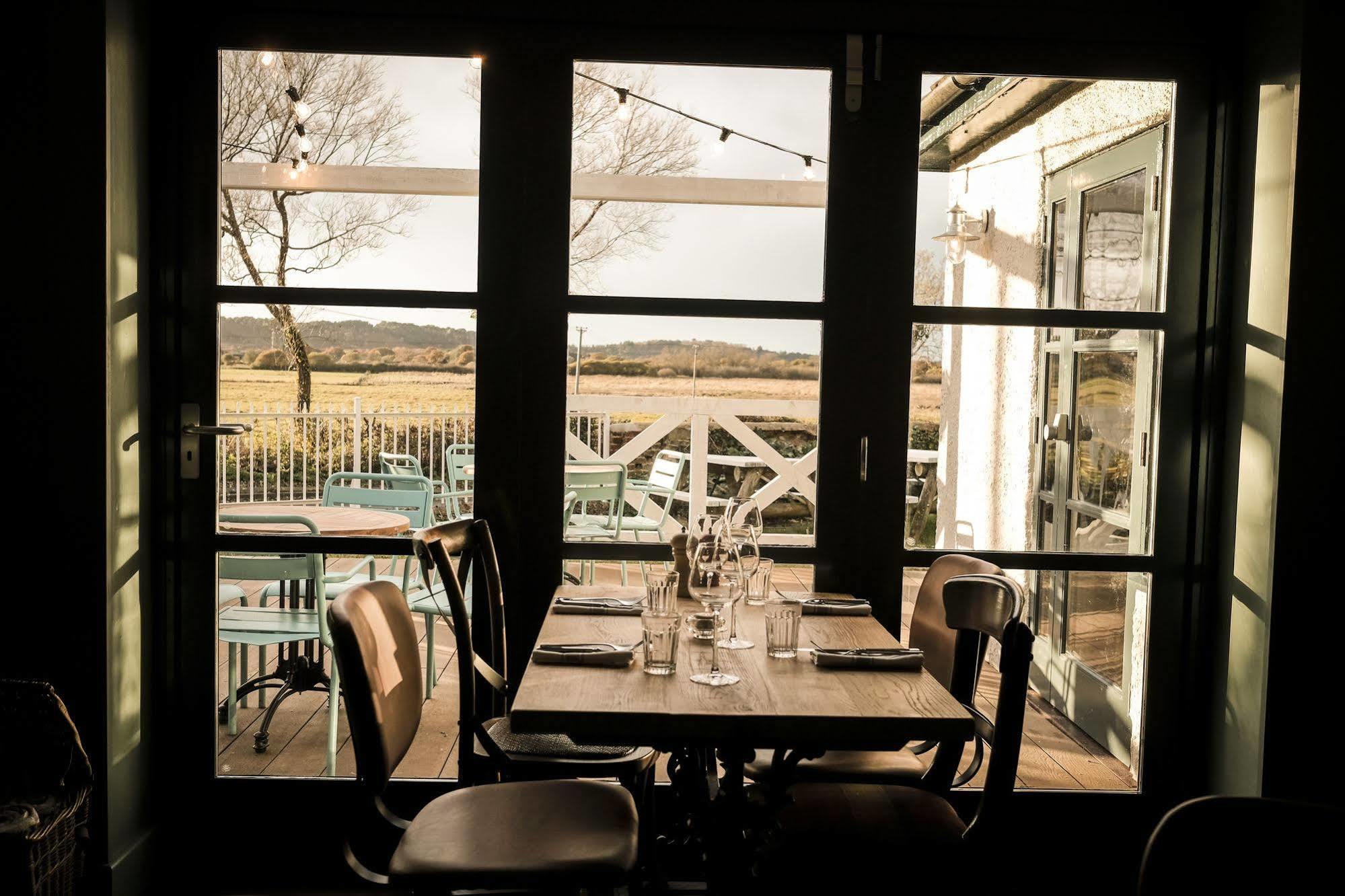 Fisherman'S Haunt Hotel Christchurch  Exterior photo
